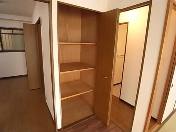ネーションエンジ（302） 収納