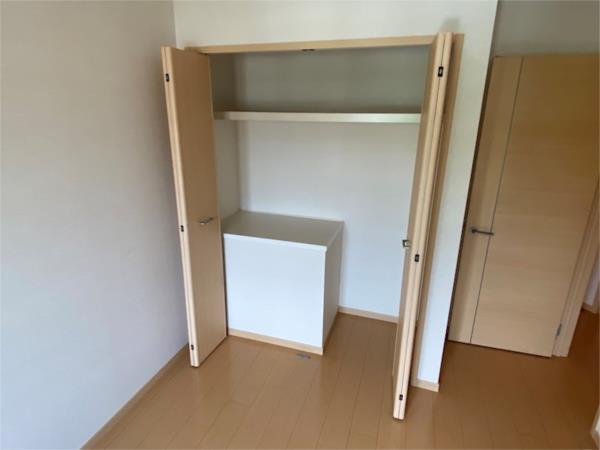 クリスタル・コート 収納