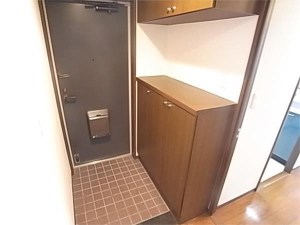 ディオレ新神戸B棟 玄関