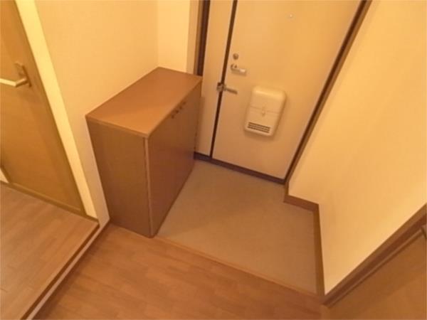 リオ谷上 玄関