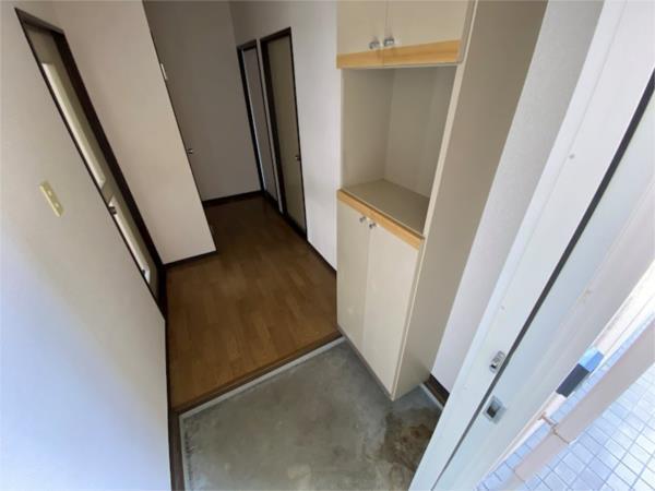 ファミール薬師館 玄関