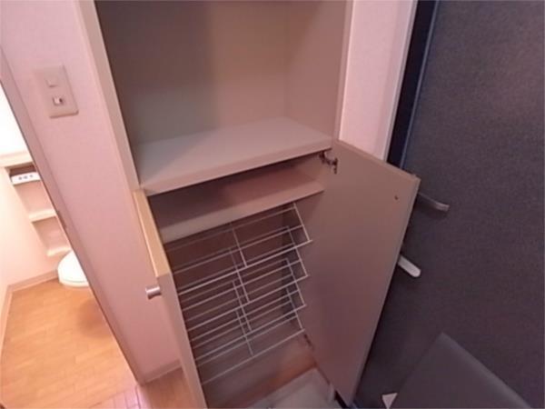 リビング清水町 玄関