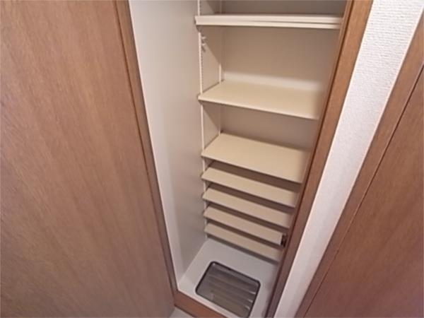 ジェヌイン本山 その他