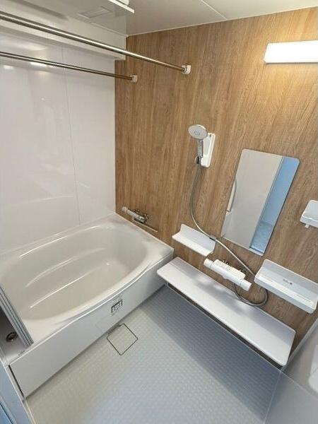RICウエストコート四番街南棟2号館 バス／シャワー