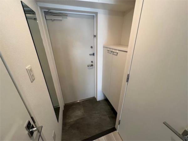 セレニテ神戸元町クレア 玄関