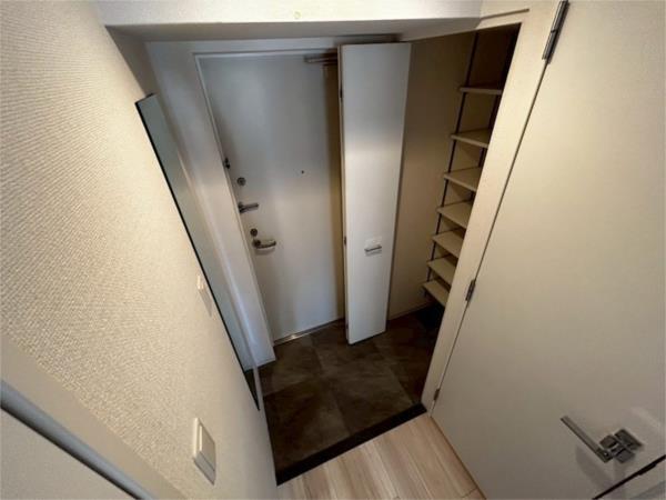 セレニテ神戸元町クレア 玄関