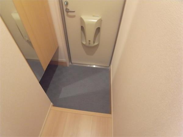 ヌーベルアージュ 玄関