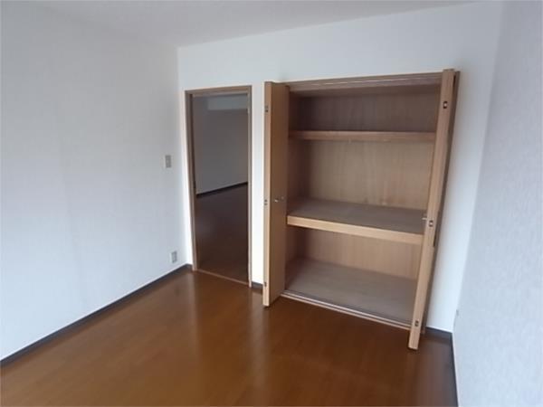ラムール住吉 収納