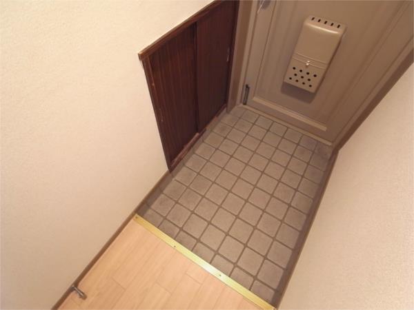 アムール本多聞 玄関
