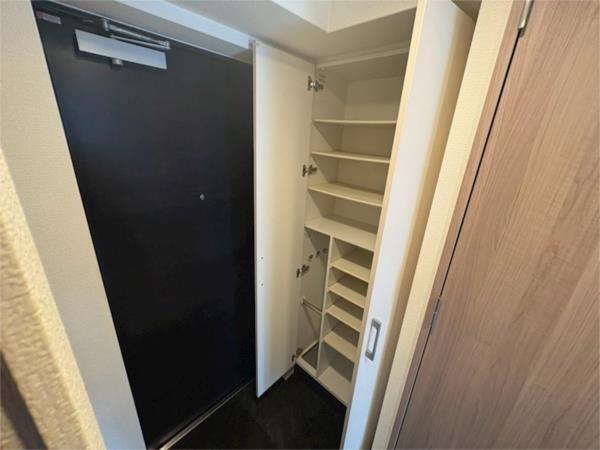 ララプレイス神戸西元町 玄関