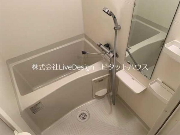 プレサンスジェネ新神戸ステーションフロント バス／シャワー