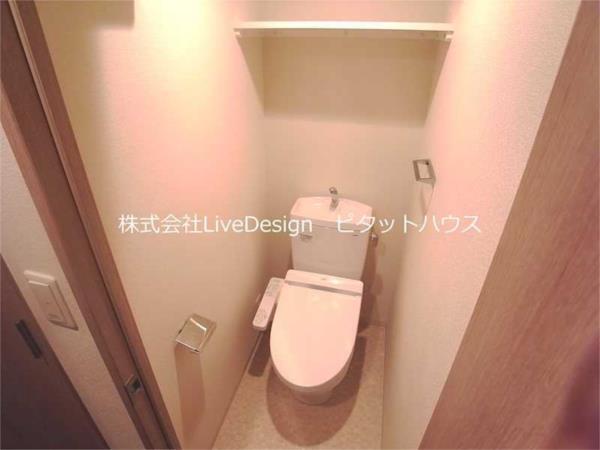プレサンスジェネ新神戸ステーションフロント トイレ