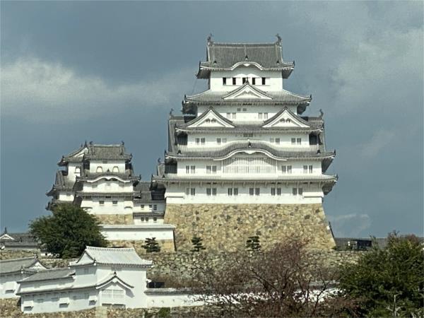 姫路城：927m