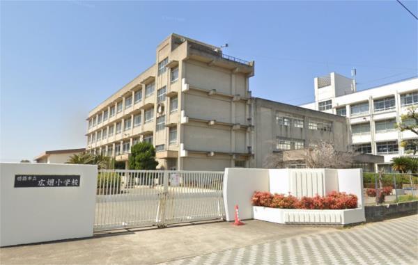 姫路市立広畑小学校：1210m