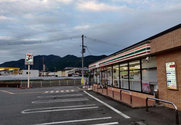セブンイレブン姫路安富町安志店：1775m