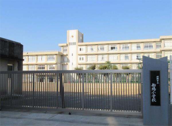 姫路市立船場小学校：445m