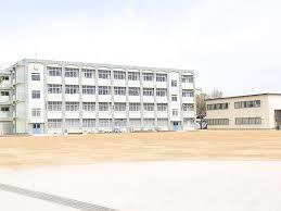 神戸市立高津橋小学校：875m