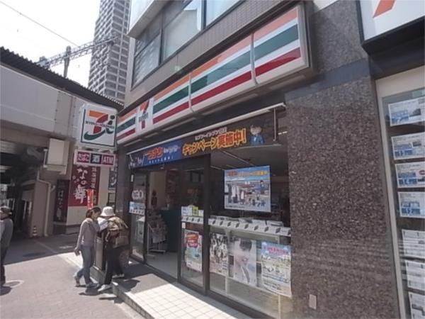 セブン-イレブン 神戸灘六甲道駅前店：151m