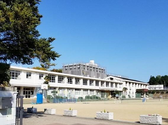 姫路市立琴陵中学校：1719m