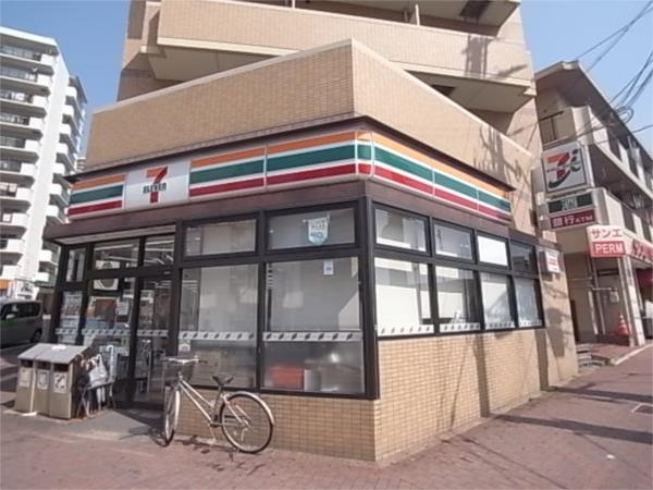 セブンイレブン神戸灘岩屋駅前店：421m