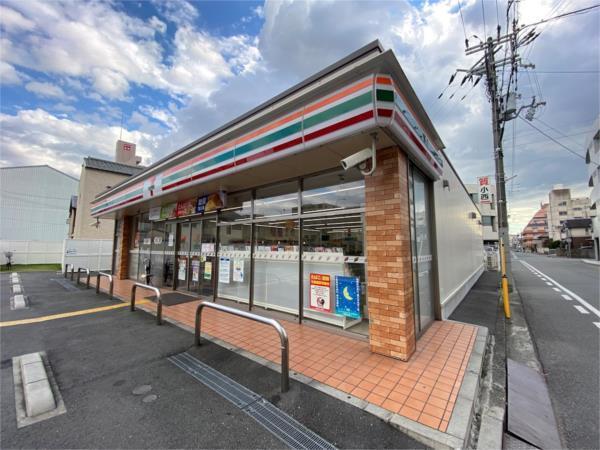 セブンイレブン　姫路船丘店：195m