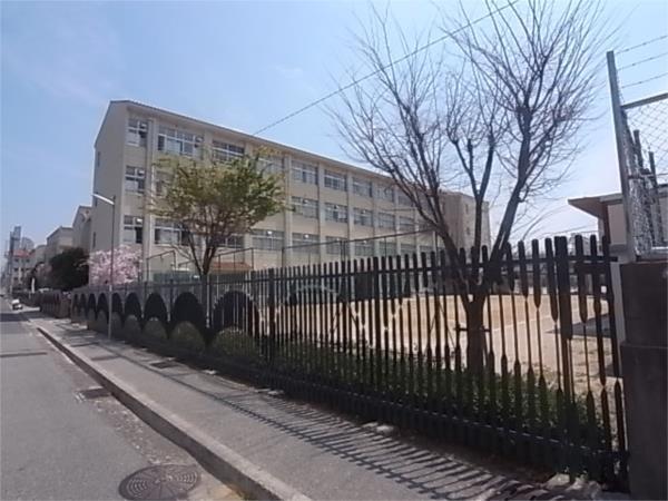 神戸市立本庄中学校：413m