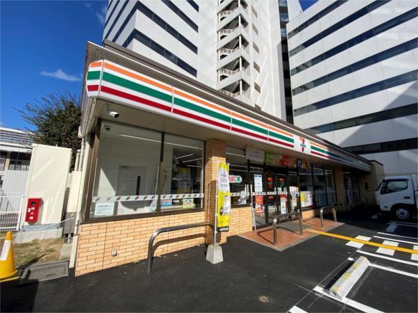 セブンイレブン 姫路南駅前町店：369m