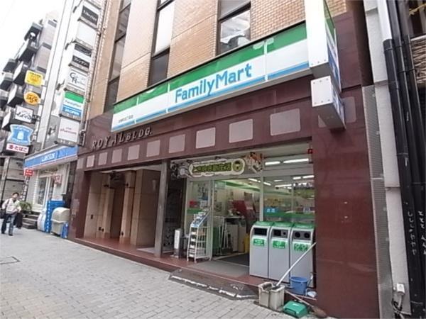 ファミリーマート：196m