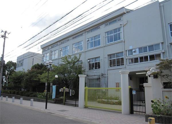 湊川中学校：582m