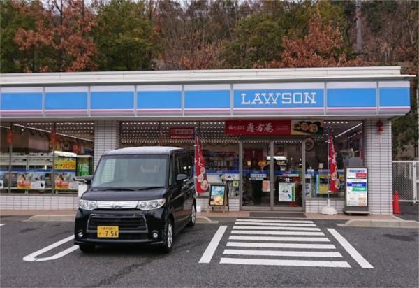 ローソン 泉台南店：715m