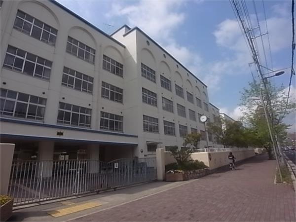 神戸市立本山中学校：224m