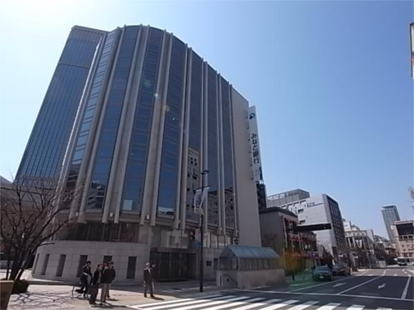 みなと銀行：651m