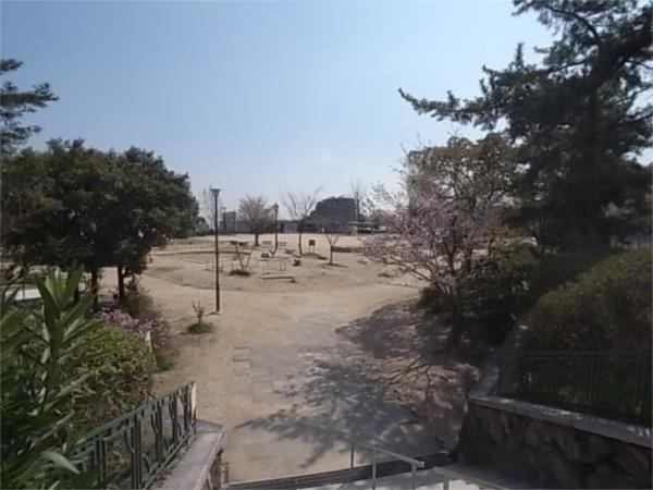 鶴甲公園：912m