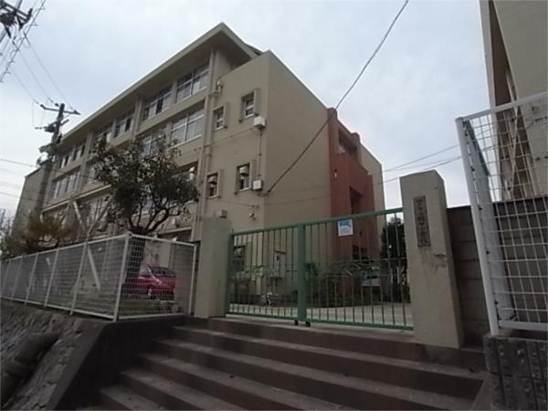 鶴甲小学校：912m
