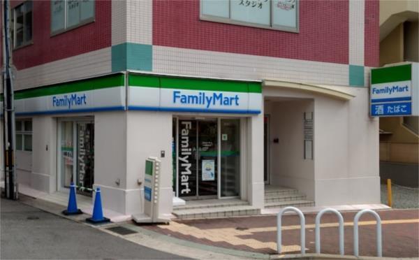 ファミリーマート JR灘駅前店：319m