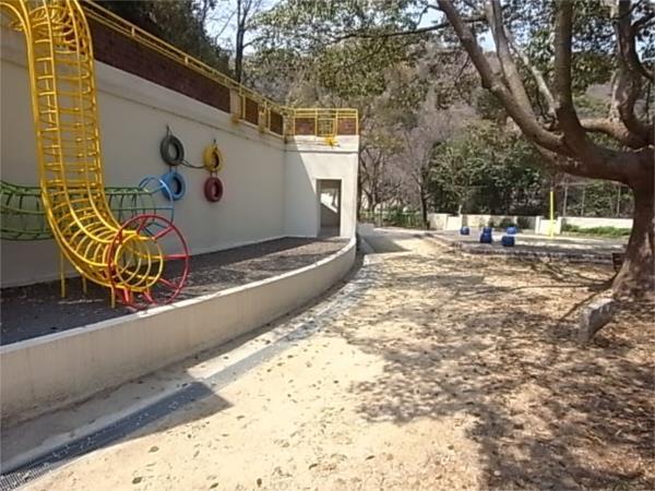 諏訪山公園：540m