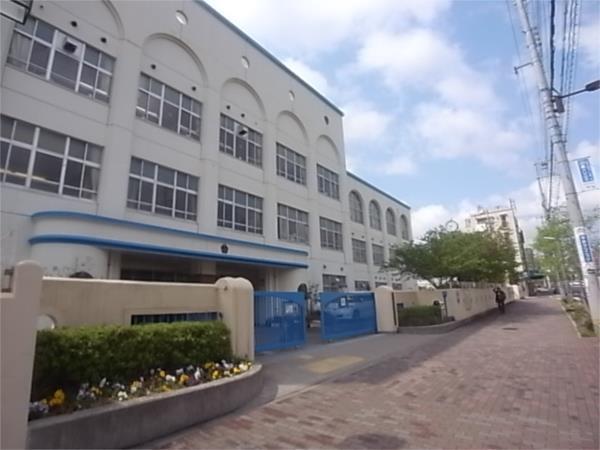 神戸市立本山第二小学校：436m