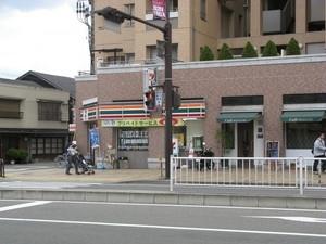 ｾﾌﾞﾝｲﾚﾌﾞﾝ 神戸ｳｨﾝｸﾞｽﾀｼﾞｱﾑ前店：493m