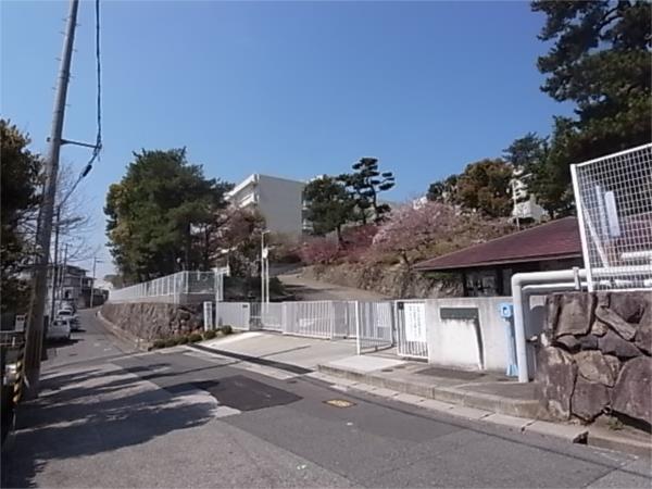 甲南女子高等学校：683m