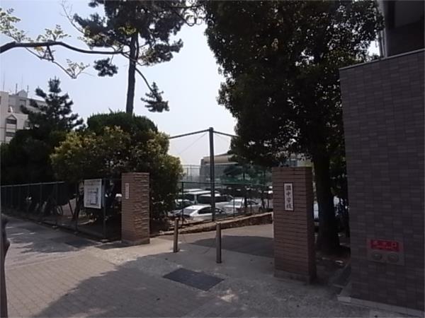 ﾛｰｿﾝｽﾄｱ100 東灘甲南町店：221m