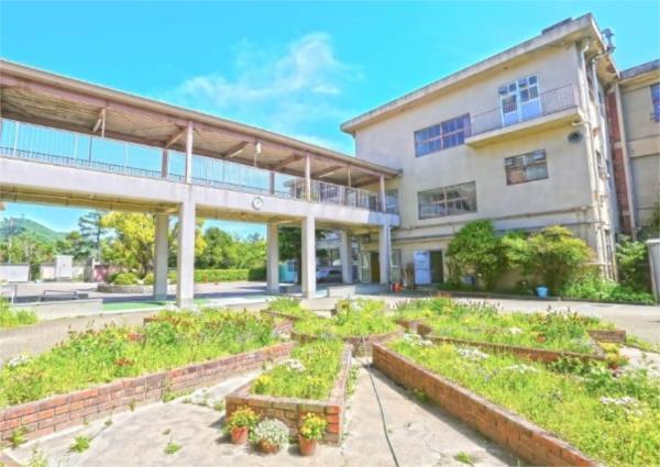 西宮市立山口小学校：1435m