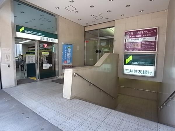 三井住友銀行：559m