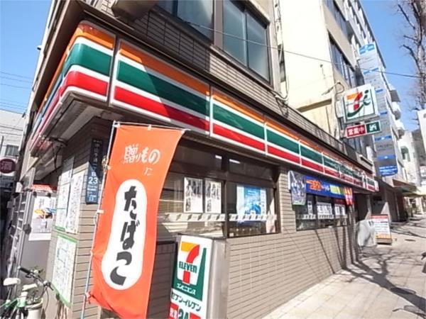 セブンイレブン：157m