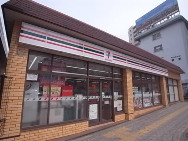ｾﾌﾞﾝｲﾚﾌﾞﾝ ﾊｰﾄｲﾝJR垂水駅西口店：330m