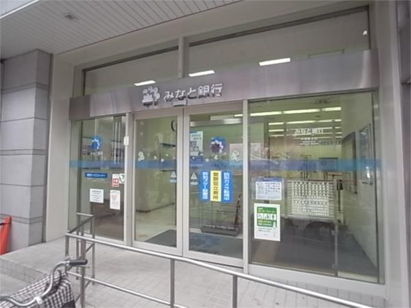 みなと銀行：148m