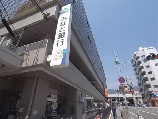 みなと銀行：211m