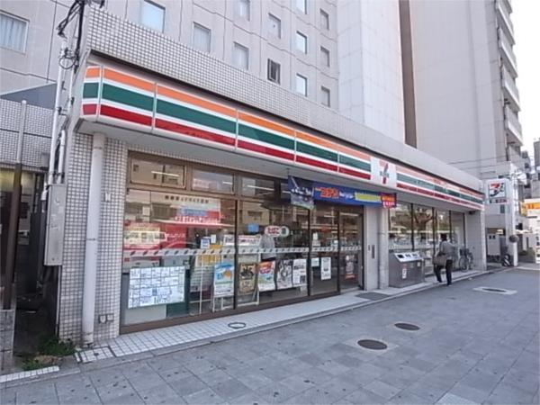 セブンイレブン：74m