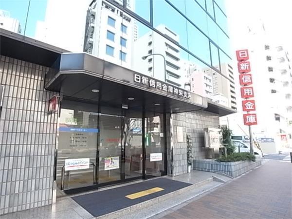 日新信用金庫：113m