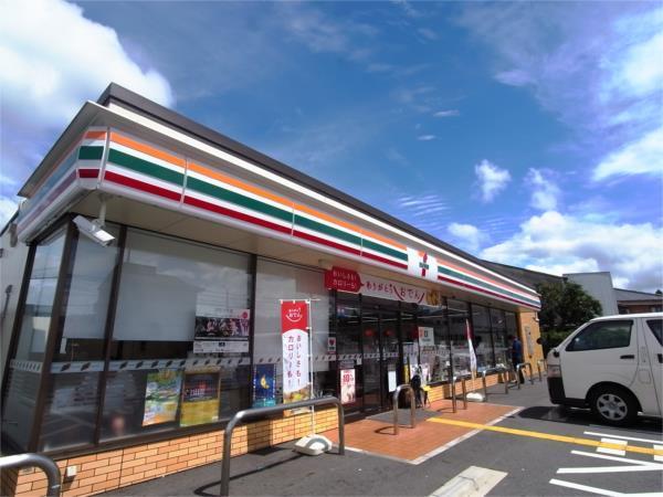 セブン-イレブン三木大塚２丁目店：215m