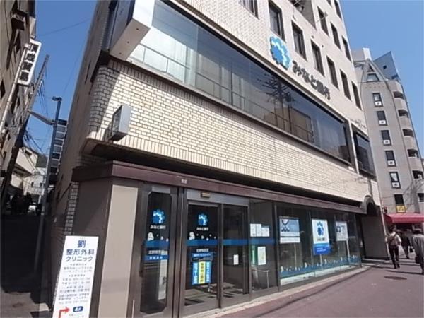 みなと銀行：166m